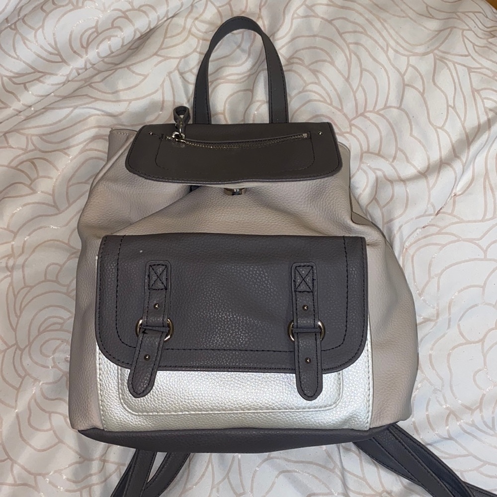 Small grey purse/backpack